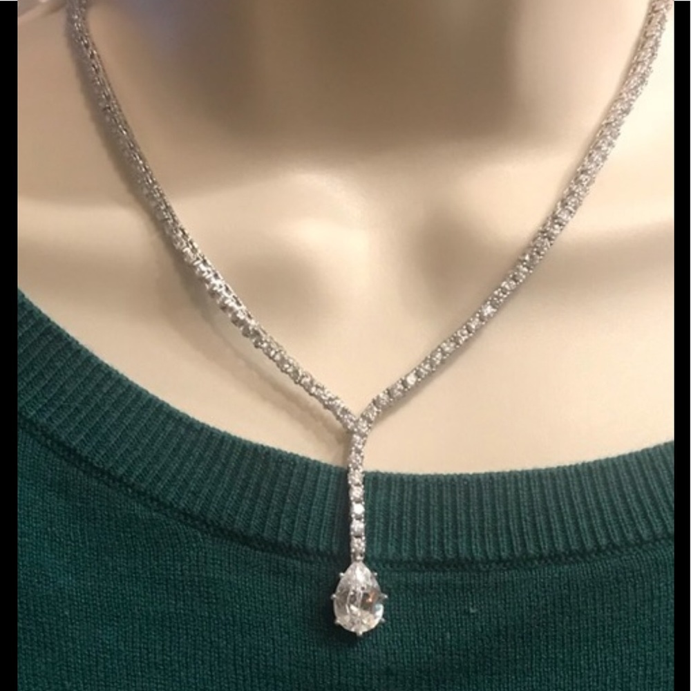 🎁✨ICE Tear Drop Necklace✨🎁